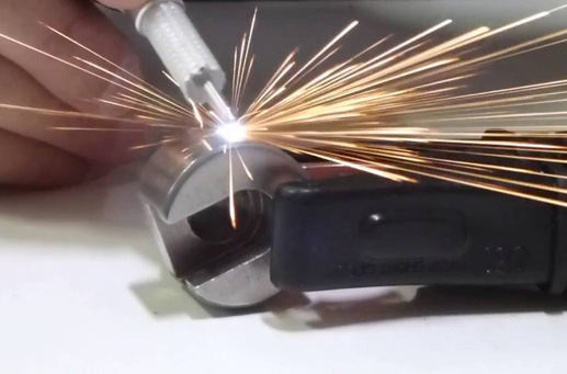 Электроискровая наплавка металлов